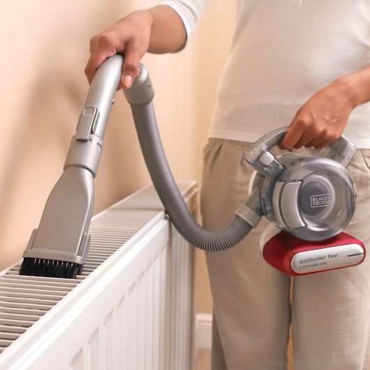 BLACKDECKER PD1020L handheld vacuum cleaning radiator with flexible hose and brush attachment.